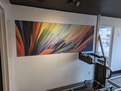 A beautiful canvas art painting with wavy lines of color is visible next to the Surface Ink wallprinting machine